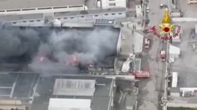 Barletta, incendio in un’azienda di stoccaggio rifiuti
