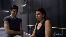 Danza con me, Geppi Cucciari scherza sul cibo di Bolle: “Sembra quello che si dà ai pesci rossi”