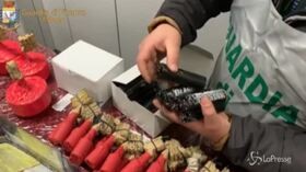 Milano, sequestrati 750 chili di botti illegali: un arresto
