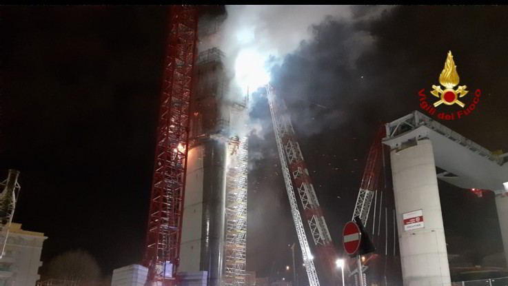 Genova, incendio nel cantiere del nuovo ponte
