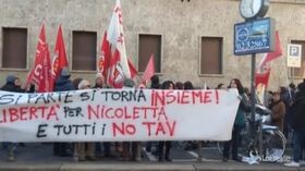 Milano, presidio No Tav in Prefettura: “Libertà per Nicoletta Dosio”