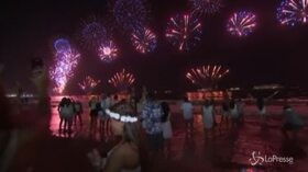 Capodanno a Copacabana, anche il Brasile dà il benvenuto al 2020