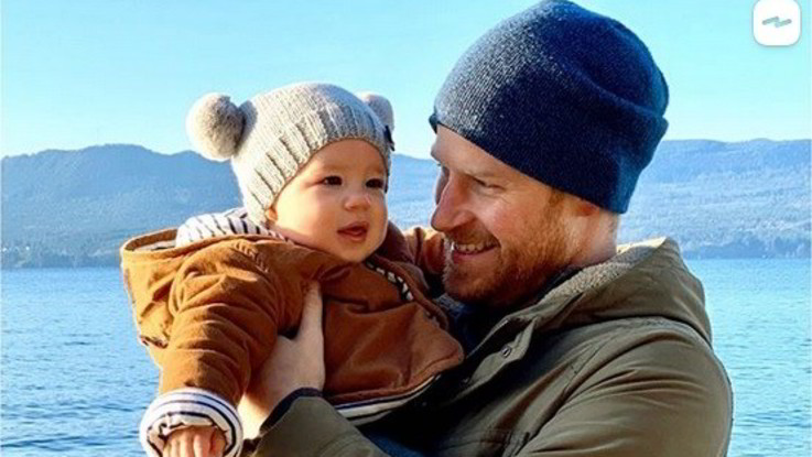 Harry e Meghan, con gli auguri di buon anno una foto inedita del piccolo Archie