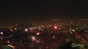 Capodanno: Napoli esplode per salutare il nuovo anno, il time lapse