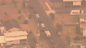 Incendi in Australia, migliaia in fuga dai roghi: traffico in tilt