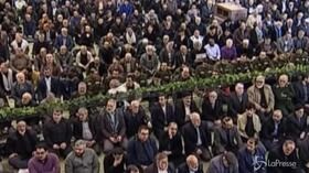 Teheran, le preghiere del venerdì dopo l’uccisione di Solemaini