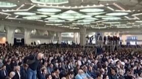 Iran, in migliaia cantano “morte all’America” dopo l’uccisione del generale Soleimani