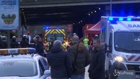 Francia, uomo accoltella passanti: un morto. L’aggressore ucciso dalla polizia