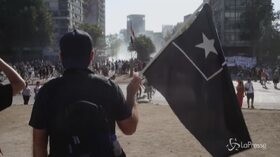 Cile, ancora scontri e proteste contro il governo