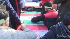 Baghdad, il feretro del generale Soleimani tra la folla