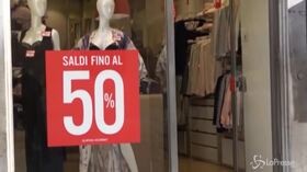 Roma, via ai saldi invernali: negozi presi d’assalto