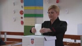 Urne aperte in Croazia per le elezioni presidenziali, al voto i due sfidanti