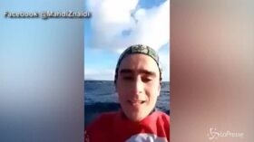 Attraversa il Mediterraneo in windsurf: il video dell’impresa del giovane tunisino