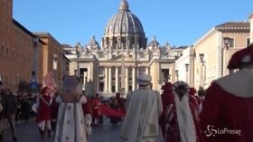 “Viva la befana”, a Roma sfila il corteo per l’Epifania