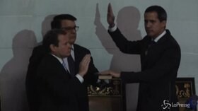 Venezuela, Guaidò entra in Parlamento e giura come presidente