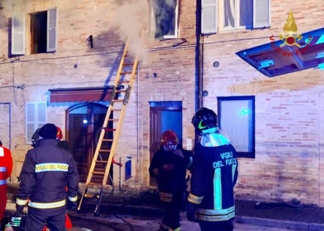 Fermo: a fuoco una casa, muore bimba di 7 anni