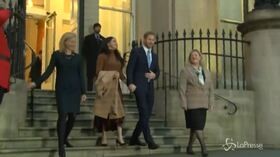 Vacanze finite per Harry e Meghan, mano per mano all’ambasciata canadese a Londra
