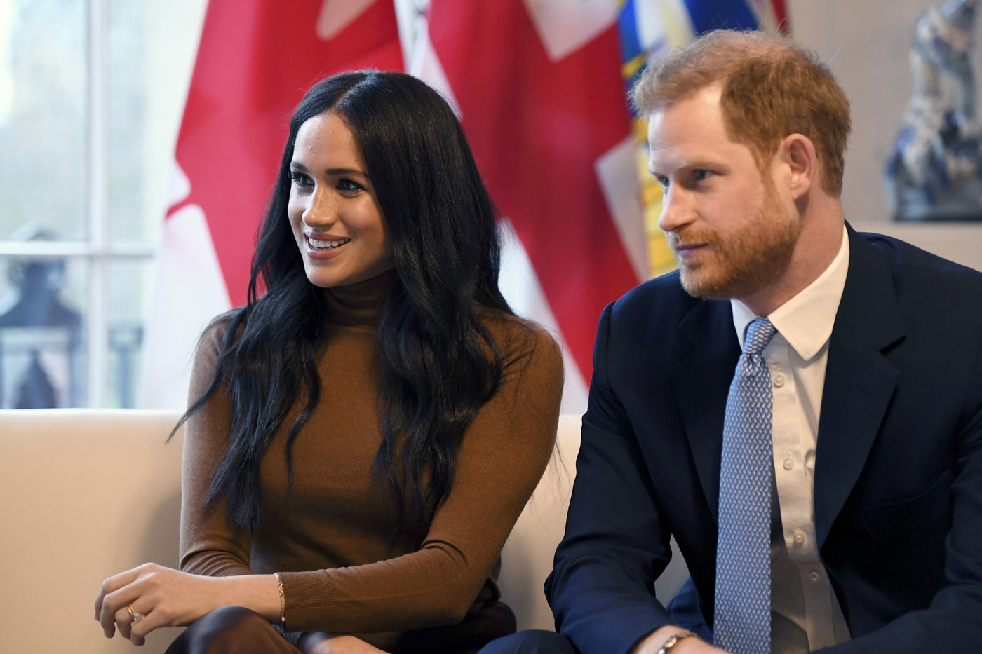 Harry e Meghan rinunciano al loro status nella famiglia reale, la Regina frena