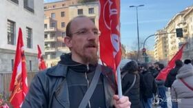 Milano, la protesta dei dipendenti Euronics: “Vogliamo un piano di rilancio serio”