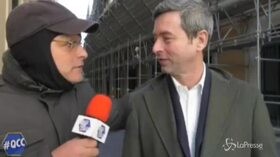 Enrico Lucci terrorizza i politici, l’inviato di “Quelli che il calcio” non risparmia nessuno