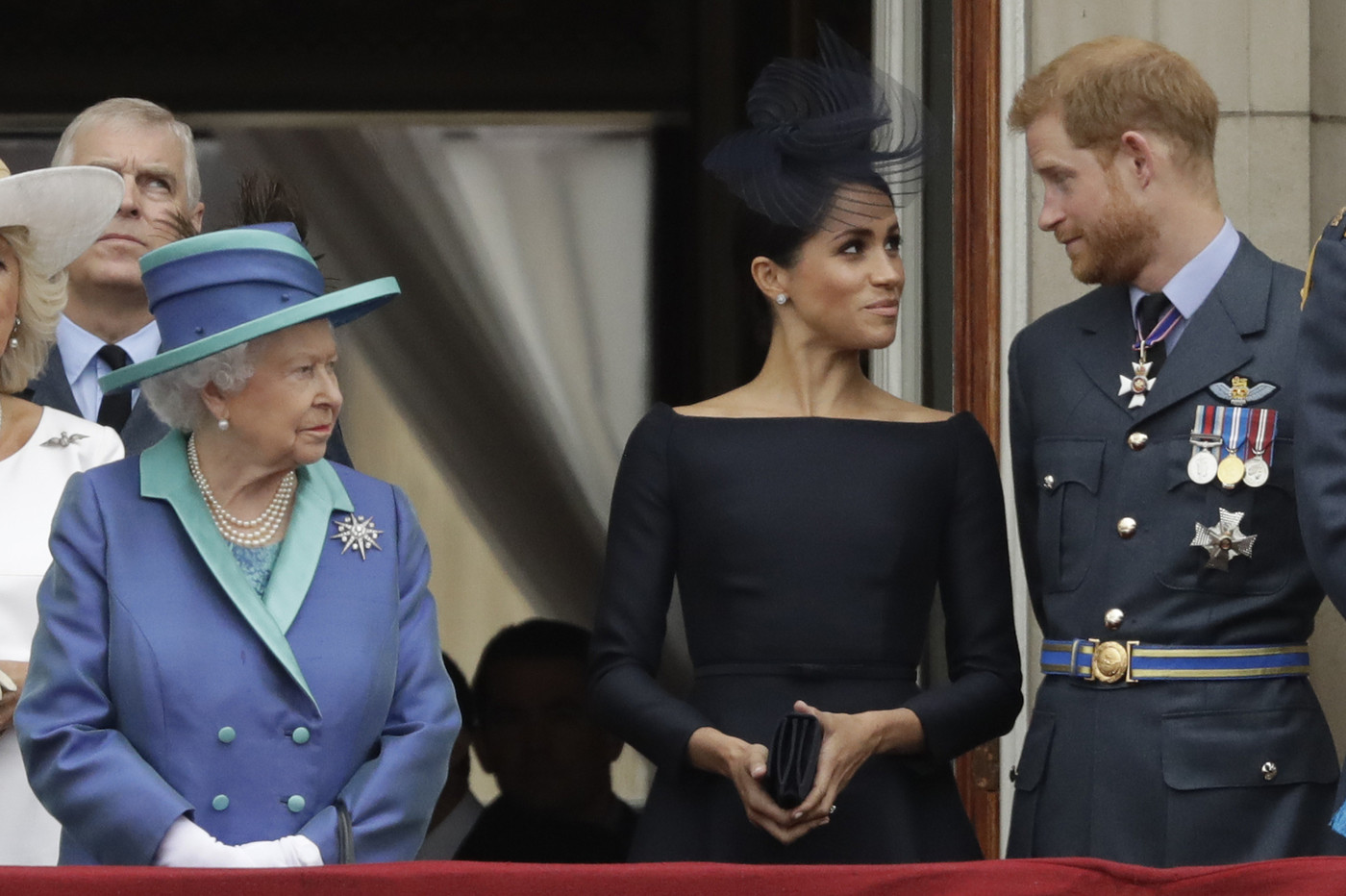 Harry e Meghan, la regina convoca vertice d’emergenza per lunedì