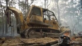 Australia, vigili del fuoco al lavoro per arginare gli incendi