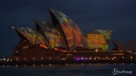 Incendi Australia: Sydney Opera House illuminata per ringraziare vigili del fuoco