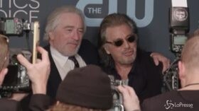 Critics’ Choice Awards, l’abbraccio tra Pacino e De Niro