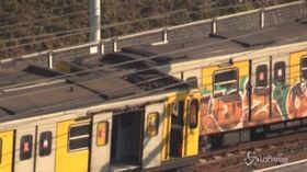 Metro Napoli, scontro tra treni: feriti
