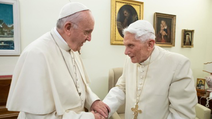 Ratzinger chiede di rimuovere la firma dal libro del cardinale Sarah