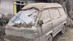 Filippine, popolazione evacuata per il vulcano Taal