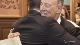 Sam Springsteen, figlio di Bruce, diventa pompiere