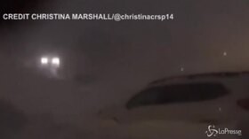 Canada sommerso dalla neve, auto sepolte e gente bloccata in casa