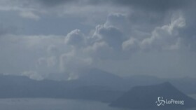 Filippine, il vulcano Taal erutta per il settimo giorno di fila