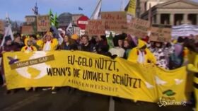 Berlino: in migliaia in piazza per avere un’agricoltura più rispettosa dell’ambiente