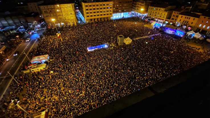 Sardine invadono Bologna, ma sfida sono Regionali: "Noi alternativa a sovranismo"