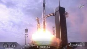 SpaceX, il volo della navicella nei cieli della Florida
