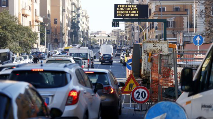 Roma seconda al mondo per ore perse nel traffico: peggio solo Bogotà