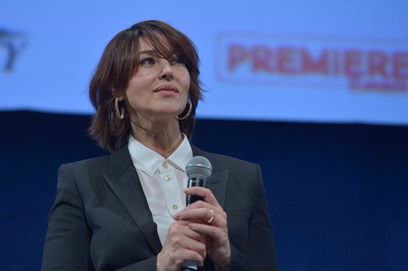 Sanremo, Monica Bellucci dà forfeit. E Fiorello difende Amadeus