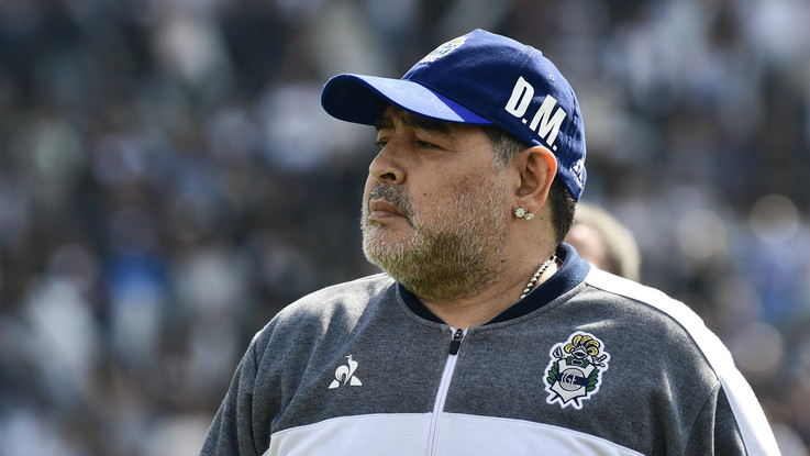 Maradona al Napoli: "Cammina con tuoi piedi, gioca con l'anima"