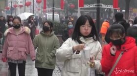Virus cinese, a Wuhan le mascherine protettive vanno a ruba