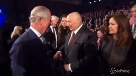 Il principe Carlo nega il saluto a Mike Pence, niente stretta di mano al vicepresidente Usa