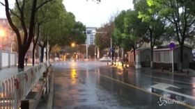 Negozi chiusi e strade deserte, Wuhan è una città fantasma
