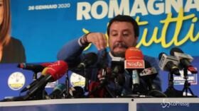 Regionali, Salvini ‘litiga’ con i microfoni e abbatte quello di LaPresse