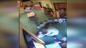 Ragusa, bimbi picchiati in una materna di Vittoria: 2 maestre ai domiciliari