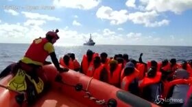 Migranti, nuovo soccorso in mare per Open Arms: 237 a bordo