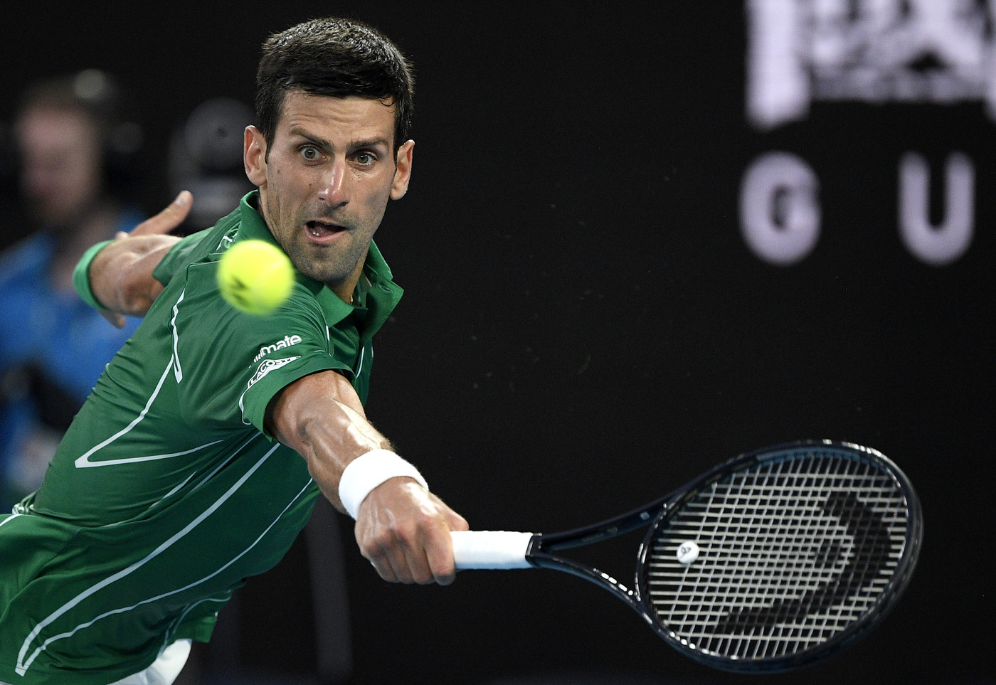 Australian Open: Djokovic è il primo finalista, travolto Federer