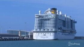 Coronavirus, nave da crociera bloccata a Civitavecchia per 2 casi sospetti