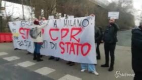 Milano, blitz ‘Mai più lager’ contro l’apertura del Cpr in via Corelli