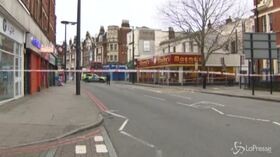 Londra, accoltella i passanti: ucciso dalla polizia